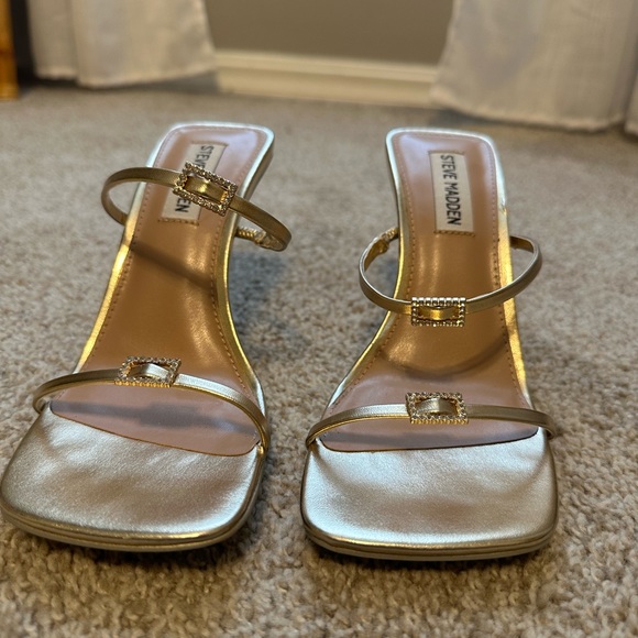 Steve Madden Aislinn Gold Heels - Picture 1 of 6